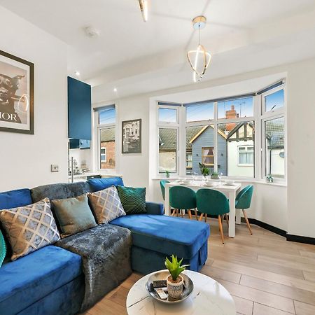 Stylish Yorkshire Gem - Sleeps 4 - Great Location Lägenhet Castleford Exteriör bild
