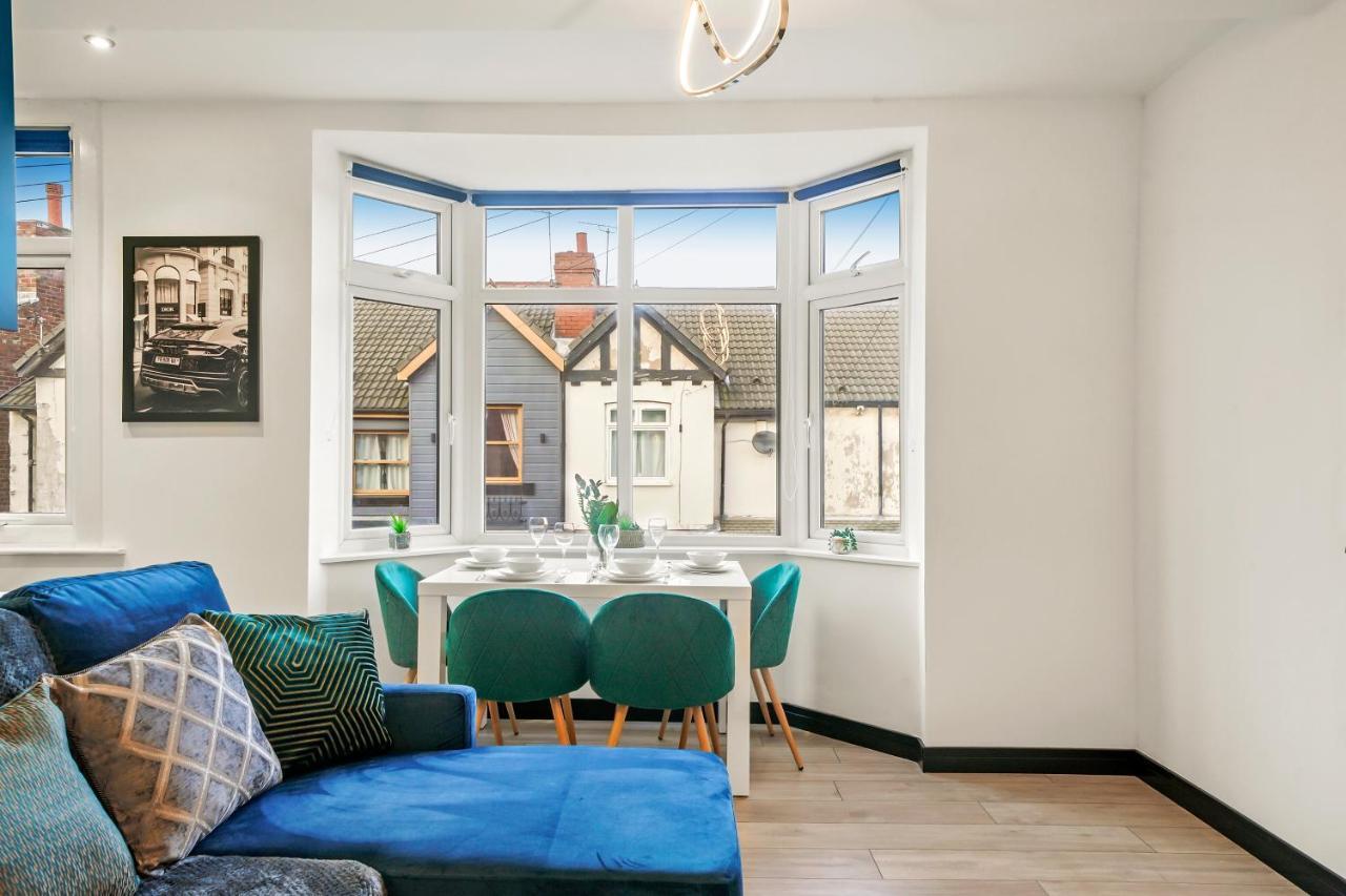 Stylish Yorkshire Gem - Sleeps 4 - Great Location Lägenhet Castleford Exteriör bild