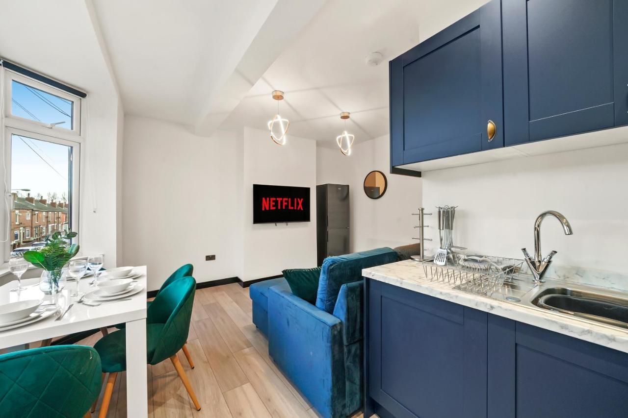 Stylish Yorkshire Gem - Sleeps 4 - Great Location Lägenhet Castleford Exteriör bild