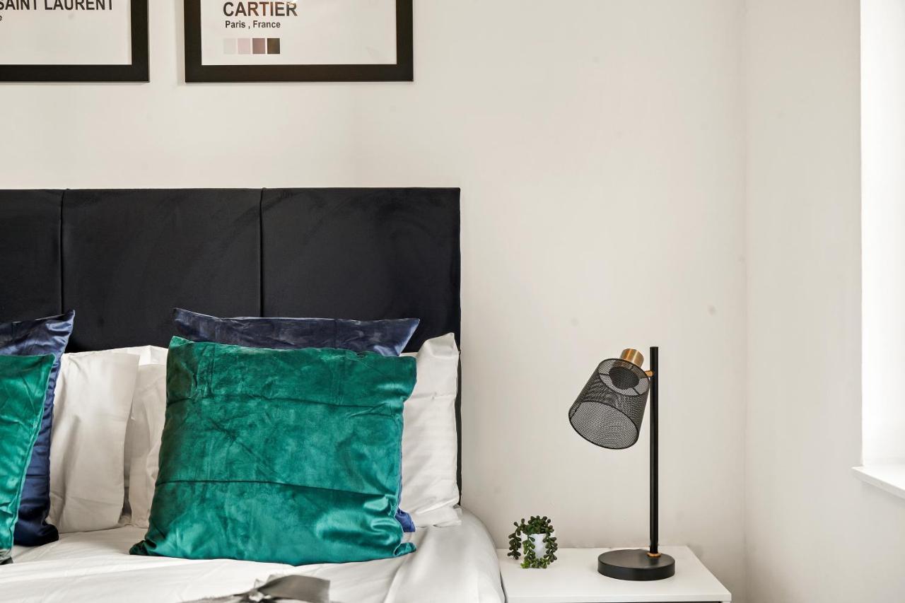 Stylish Yorkshire Gem - Sleeps 4 - Great Location Lägenhet Castleford Exteriör bild